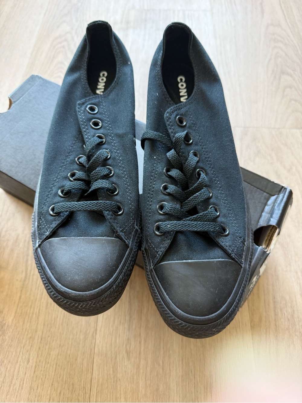 Converse Low Top Sneakers - Black